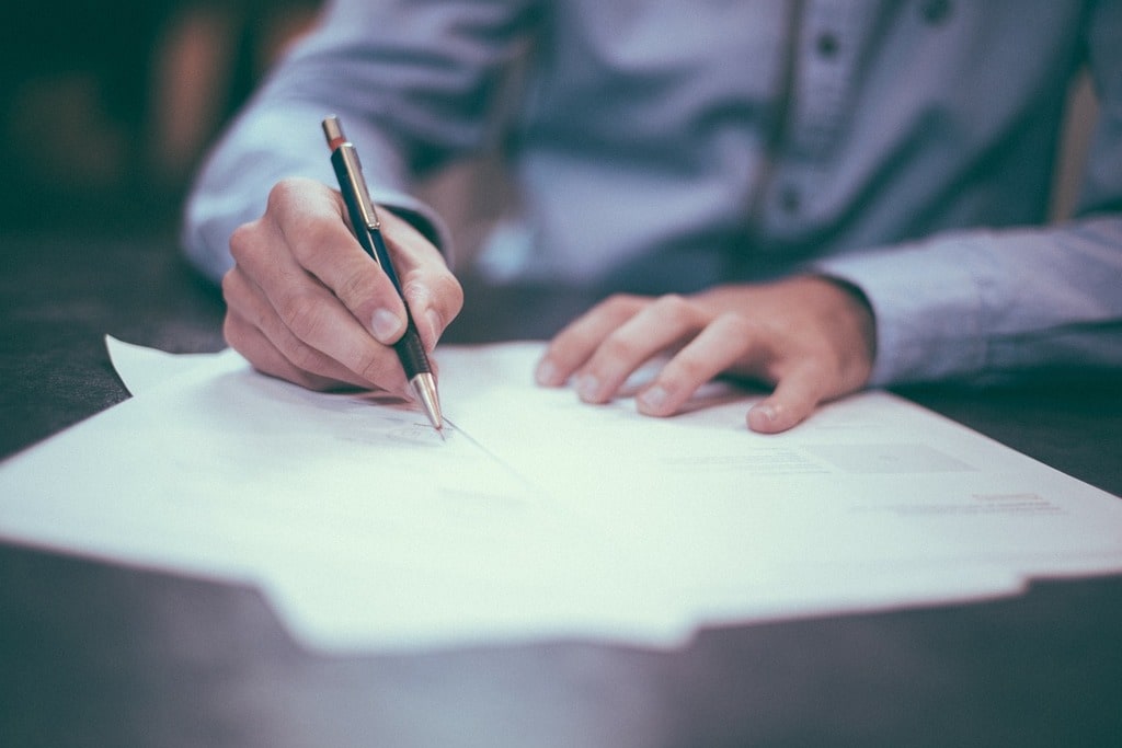 Naviguer dans le monde des assurances et banques : un guide complet